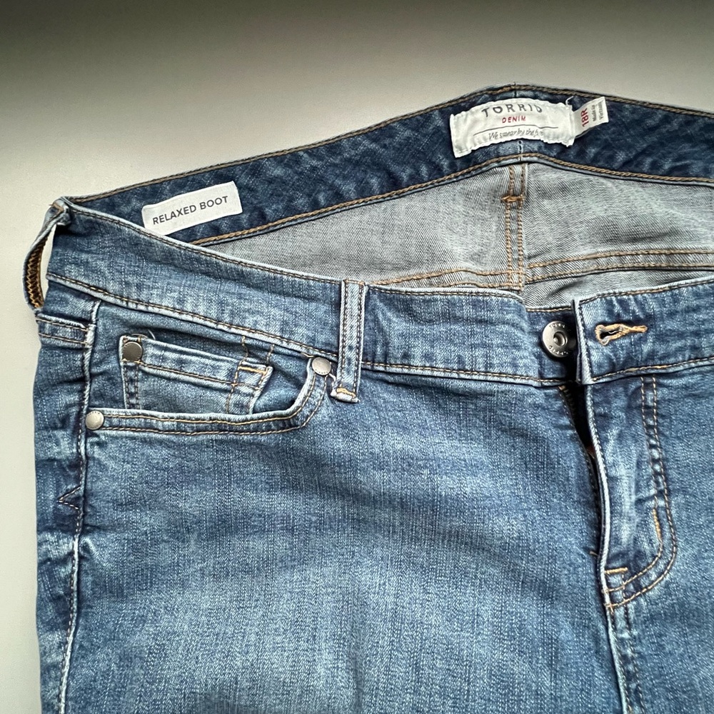 Torrid Jeans Womens size 18 Relaxed Boot Stretch Mid Rise Faded Blue